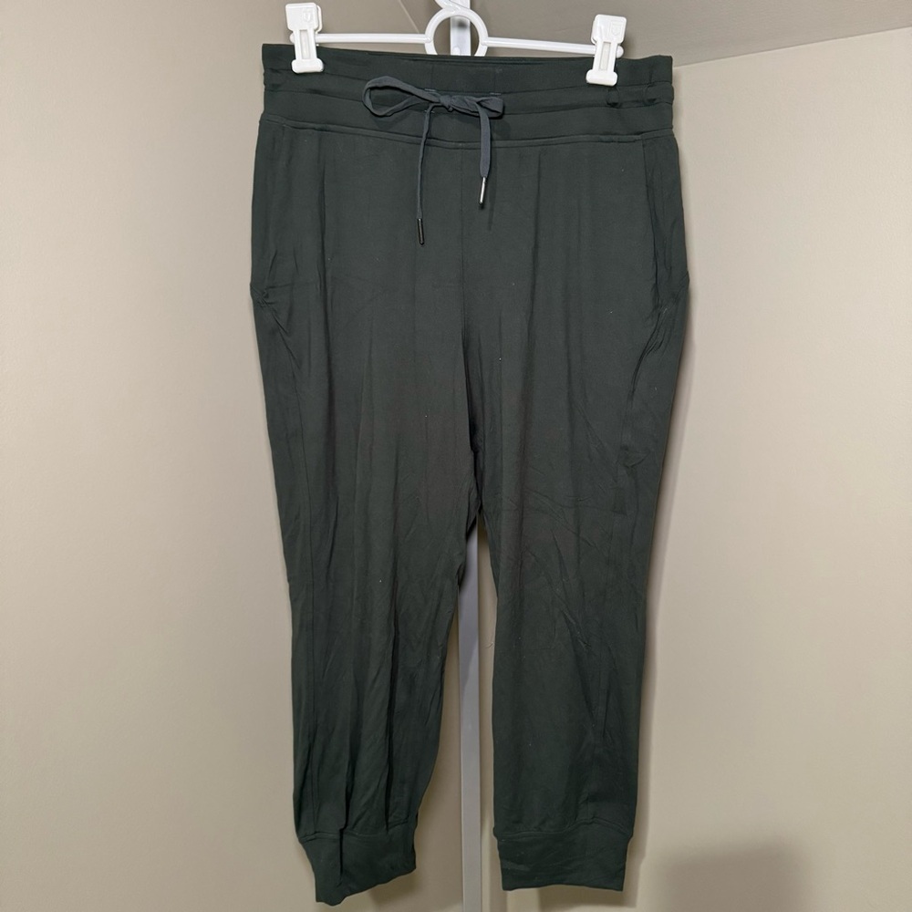 Lululemon Olive Green High Rise‎ Cropped Joggers Rulu Fabric Size 8 H2